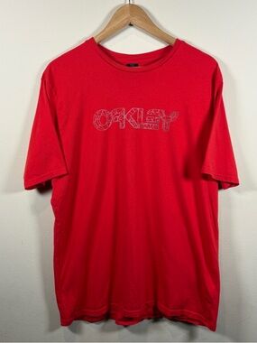 Vintage Y2K Oakley Cracked Geometric Spell Out Red Software T-Shirt